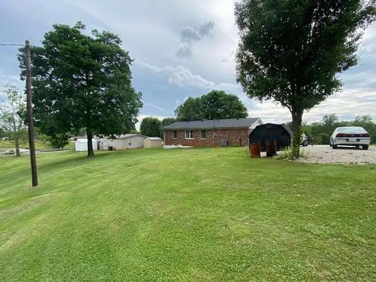 8430 N Dixie Hwy — Photo 2