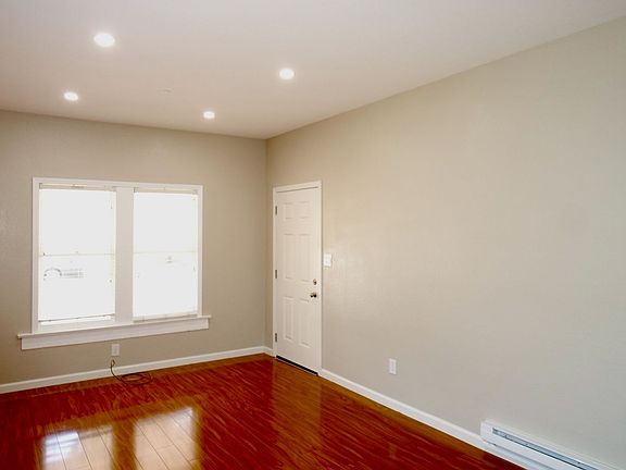 4th image of 224 Morse Ave