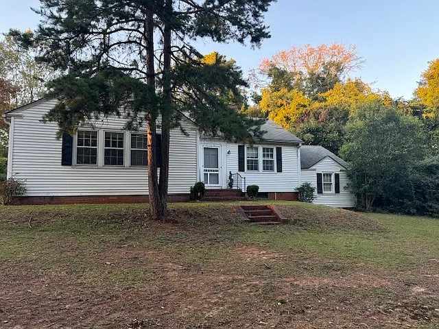 540 Grove Rd — Photo 1