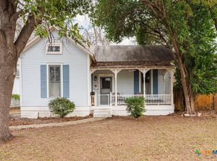 975 Cross St, New Braunfels, TX 78130