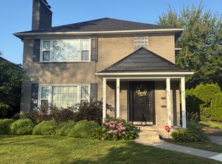 835 Harcourt Rd, Grosse Pointe Park, MI 48230
