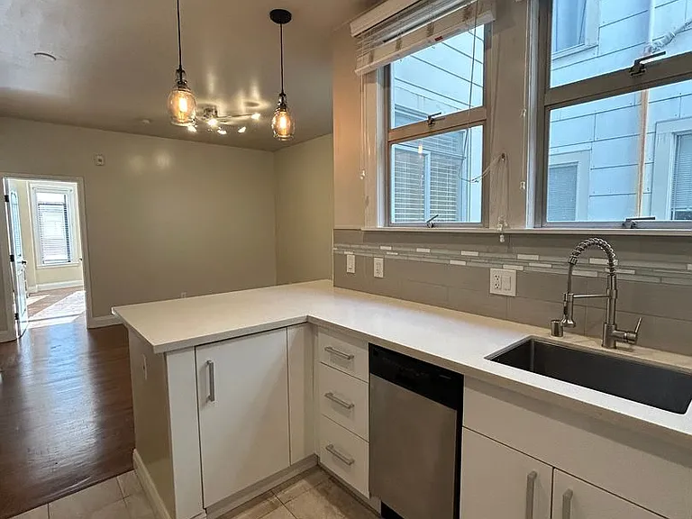 3324 Broderick St #1 — Photo 3