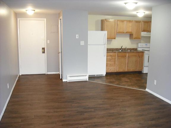 4th image of 156 Robert Dr APT 6