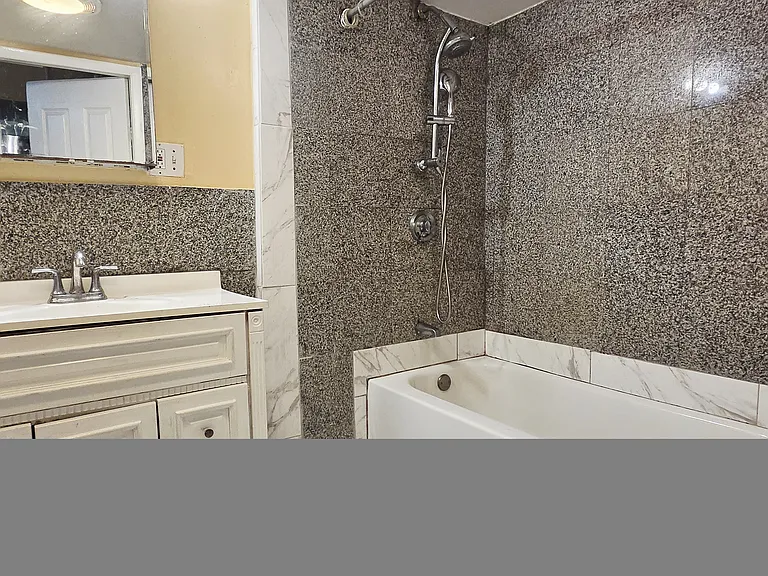 82 Garfield Ave #1 — Photo 6