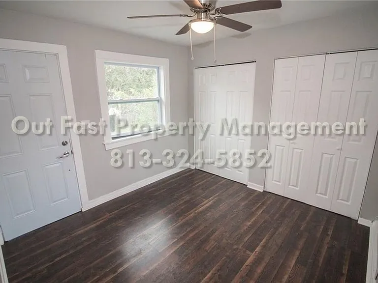 226 SW Lincoln Cir N #B — Photo 2