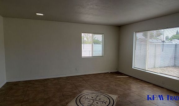 4th image of 44823 Redwood Ave
