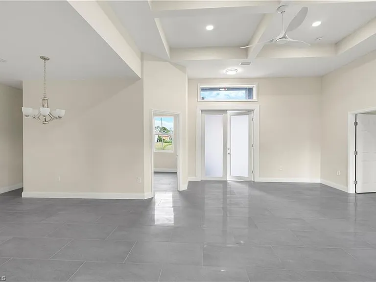 1043 Albert Ave — Photo 13