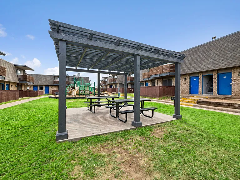 TEN TWELVE WEST — Photo 31