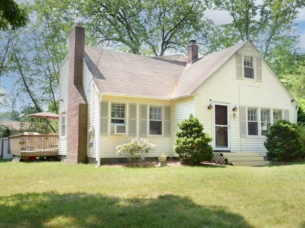 18 School St, Auburn, MA 01501