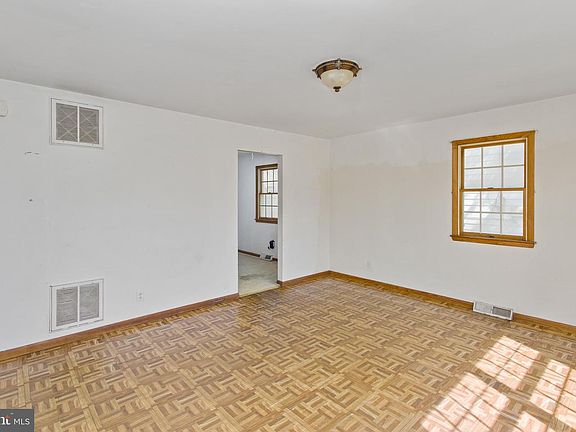 5th image of 87 Pennwood Dr