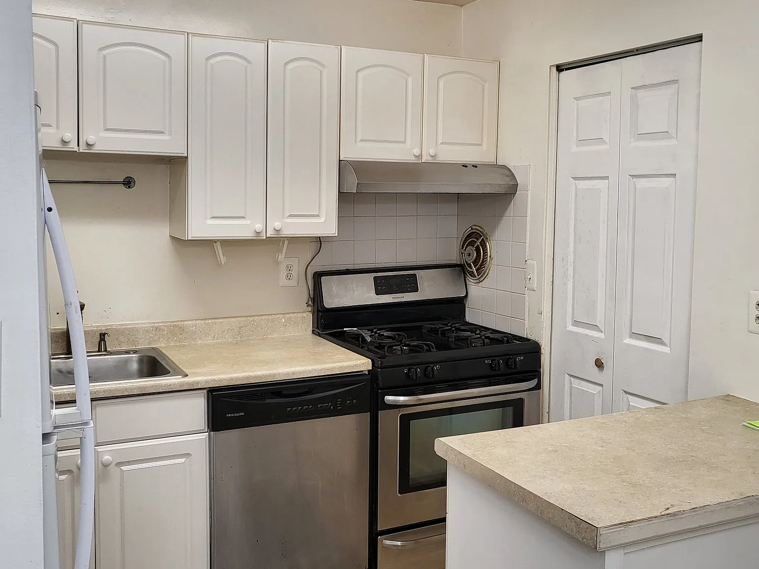 2 bed, 788 sqft, $1,800 — Photo 1