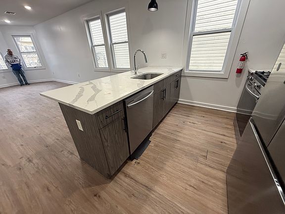 5th image of 523 S 16th St Floor 3
