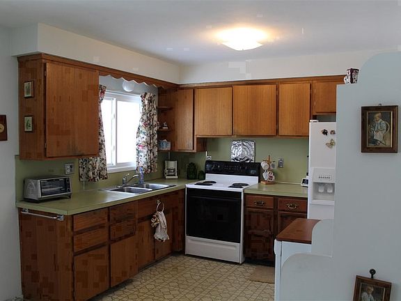 3rd image of 5297 Greenleaf Dr