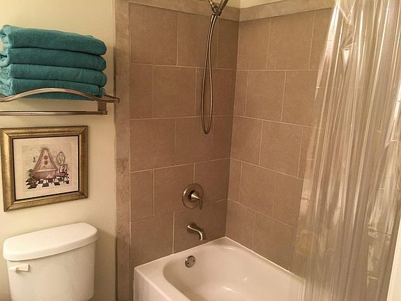 2nd image of 722 Idlewood Ln