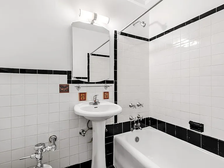 307 E 44th St #315 — Photo 6