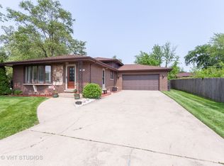 5501 Virginia Ave, Clarendon Hills, IL 60514