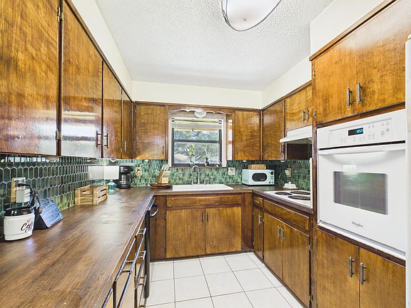 3rd image of 3317 Southland Blvd