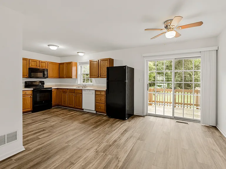 Mill Creek Manor — Photo 25