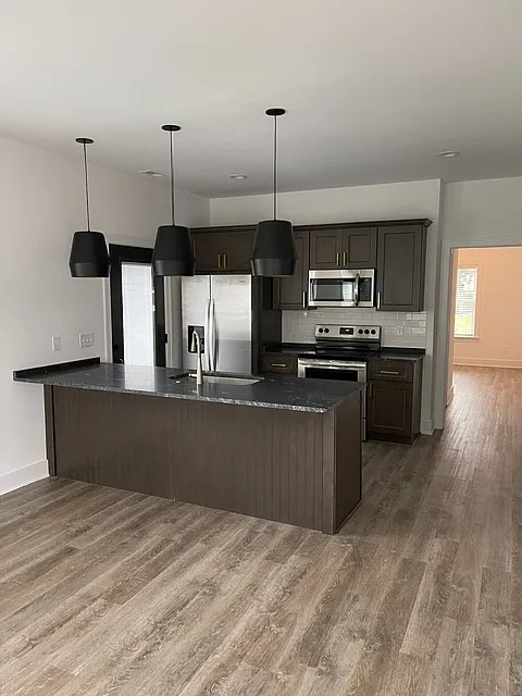 3 bed, 1120 sqft, $2,175 — Photo 3