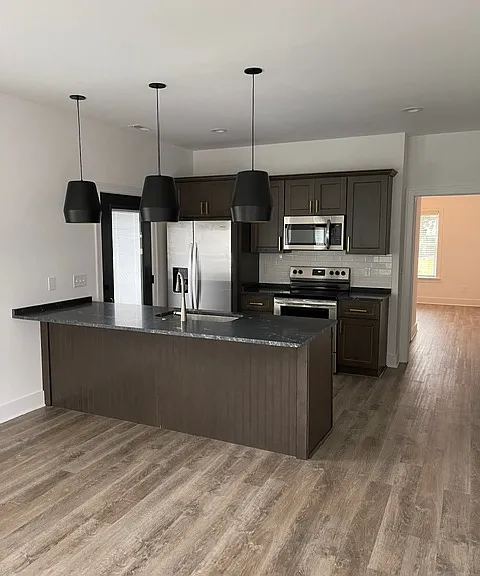 705 N Holly St — Photo 3