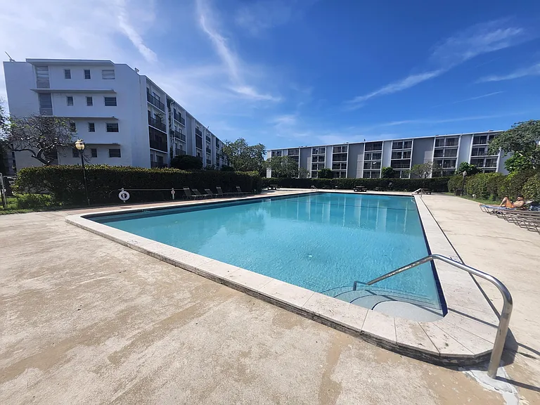 8600 N Sherman Cir #408 — Photo 19