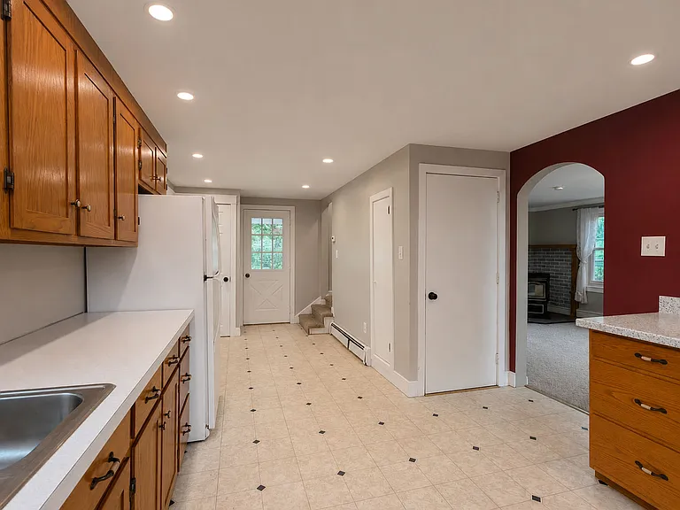 124 E Church St — Photo 8