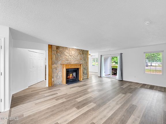 3rd image of 1517 Waters Edge Drive