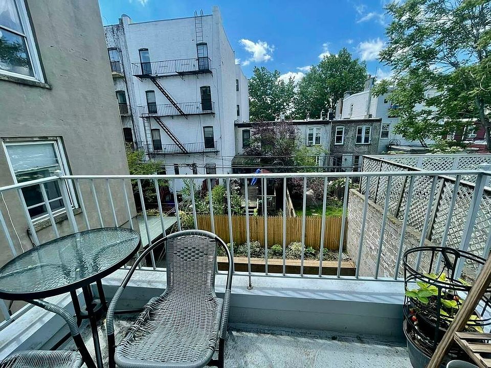 1st image of 454 Prospect Ave #2