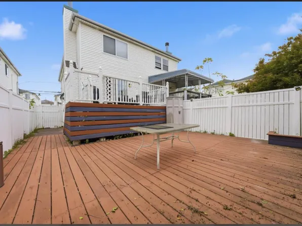 50 Bergen Beach Place image 10 of 15