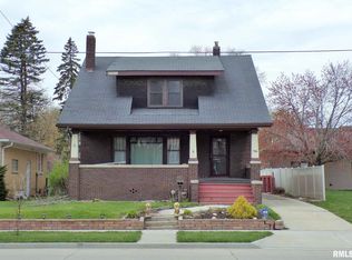 986 N Seminary St, Galesburg, IL 61401