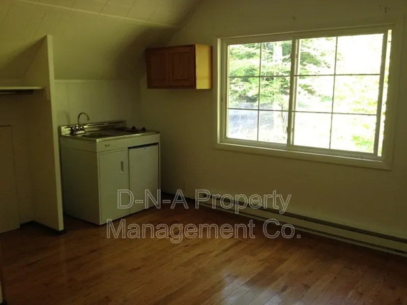 Building Photo - 108 3rd St #37