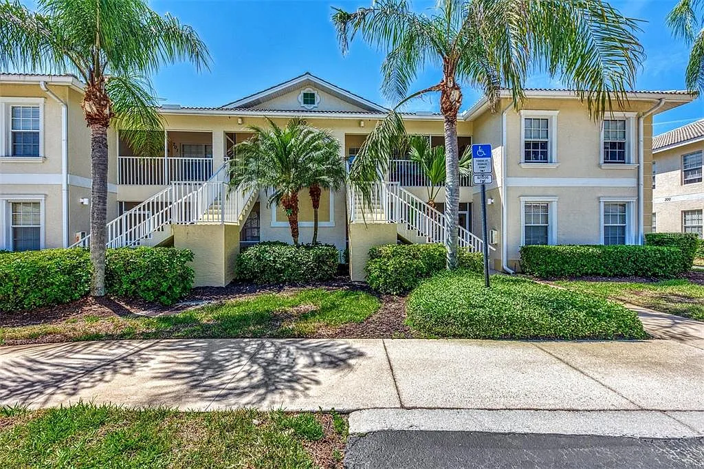 2 bed, 2.0 bath, 1235 sqft, $2,095 — Photo 1