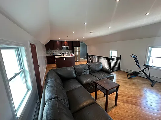 Rented by R New York | media 12