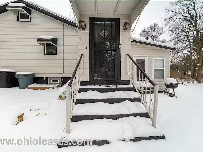 3777 Irving Park Ave — Photo 11