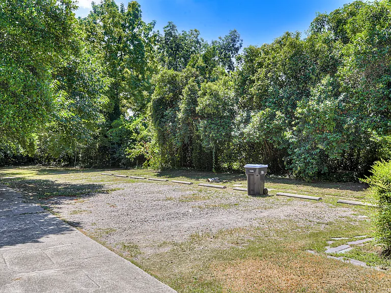 714 Hickman Rd — Photo 38