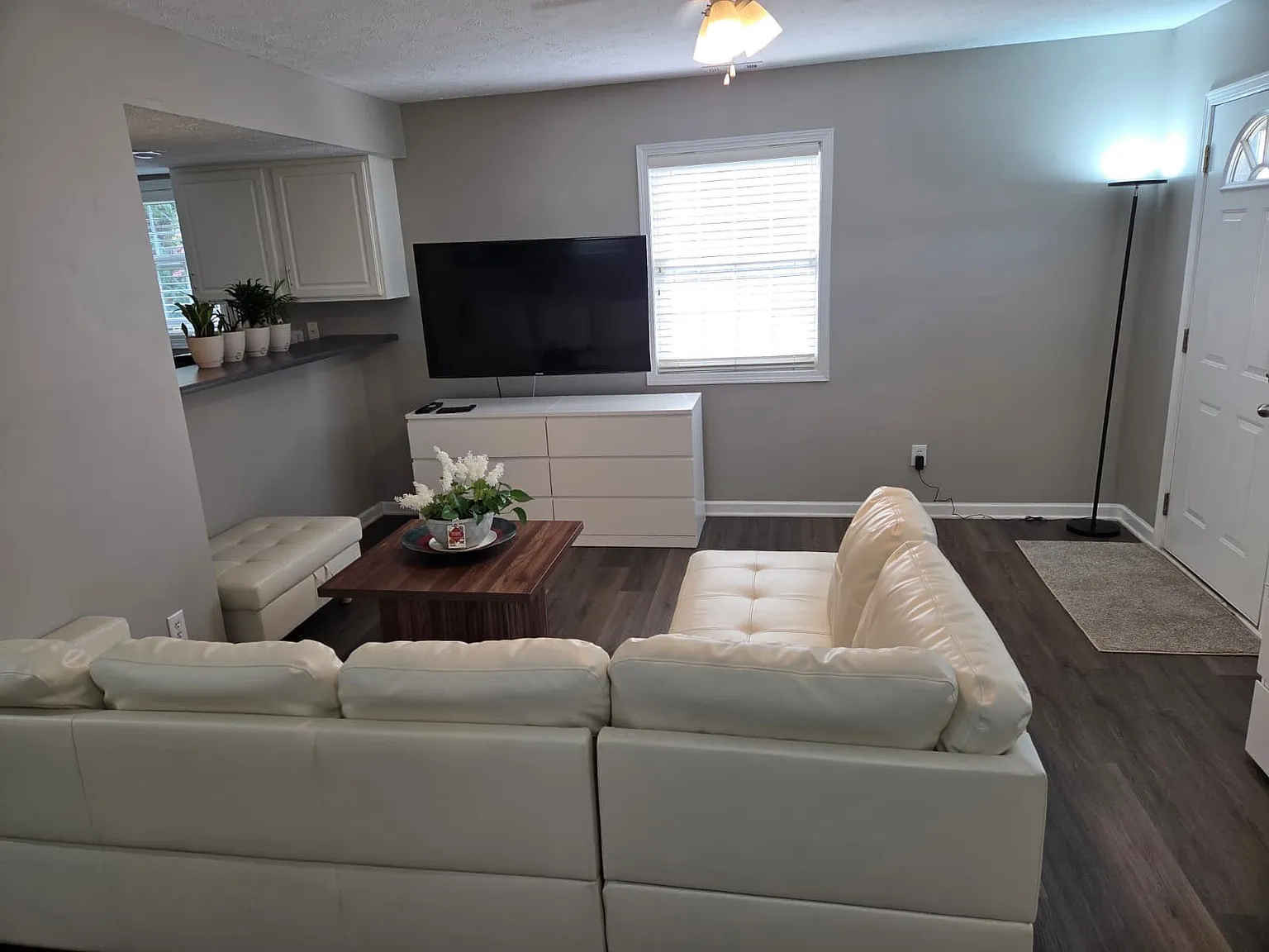 3 bed, 2.5 bath, 1240 sqft, $2,300 — Photo 4