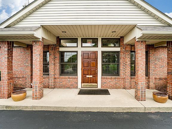 3rd image of 310 Union Blvd