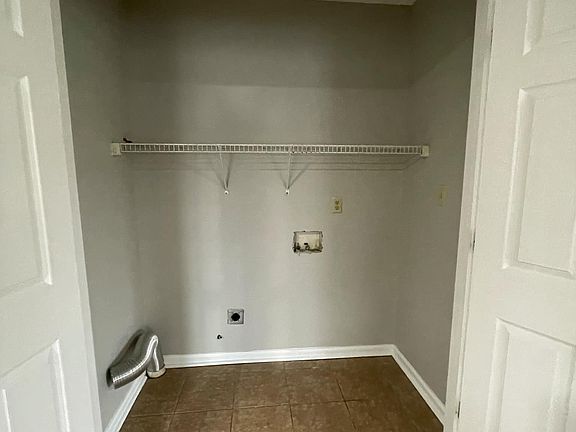 4th image of 324 Kristin Dr #14