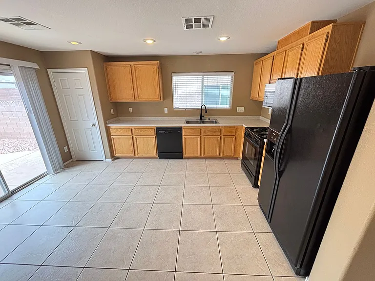 5052 Diamond Ranch Ave — Photo 3