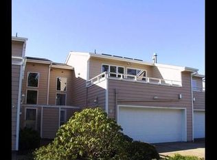 3910 NE Megginson St APT F, Newport, OR 97365