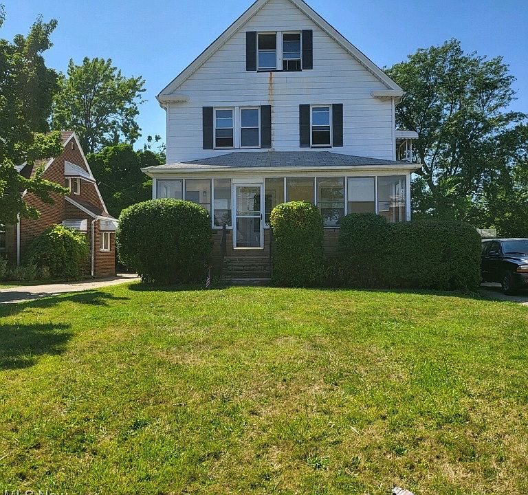 1st image of 328 E 222nd St