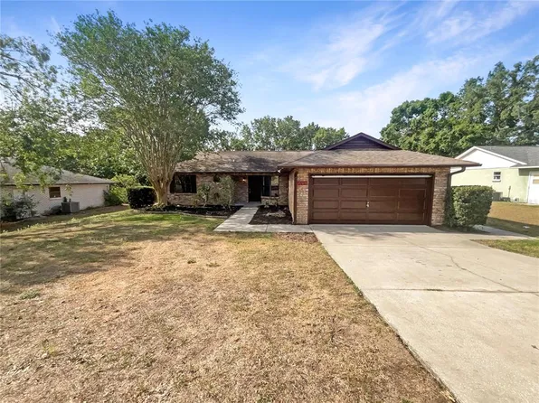 12610 Bay Hill Dr, Grand Island, FL 32735