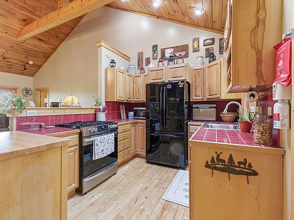 4th image of 292 Hollyberry Cir