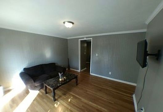 3rd image of 9 Brown Ct