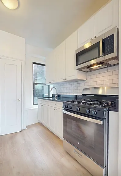 71-75 Yellowstone Blvd #2A — Photo 3