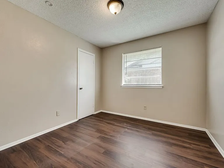 6809 Yorkston St — Photo 11