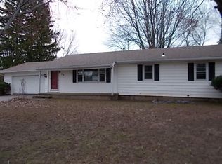 26 Lynnwood Dr, Brockport, NY 14420
