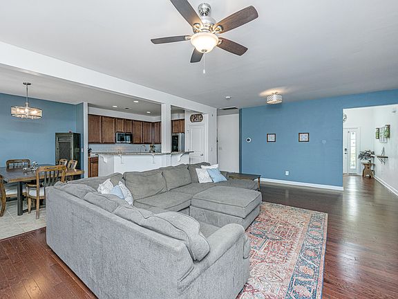 4th image of 127 Longford Dr