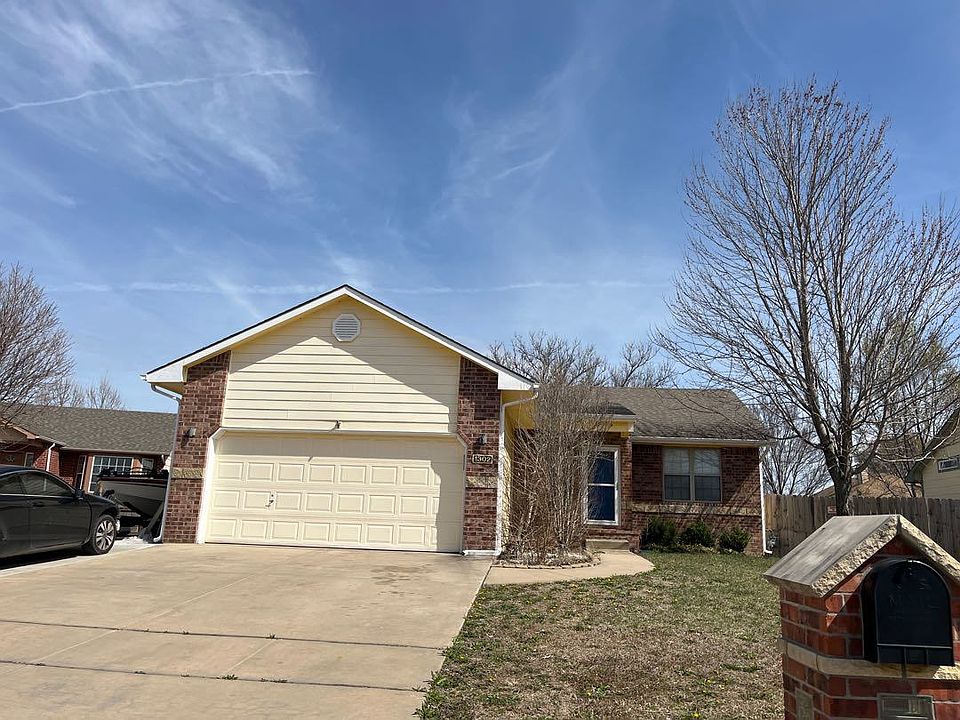 2nd image of 1302 S Timberidge Cir