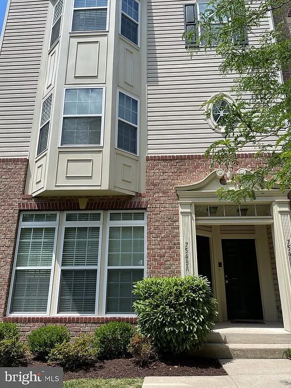 3 bed, 2.5 bath, 1714 sqft, $2,700 — Photo 1